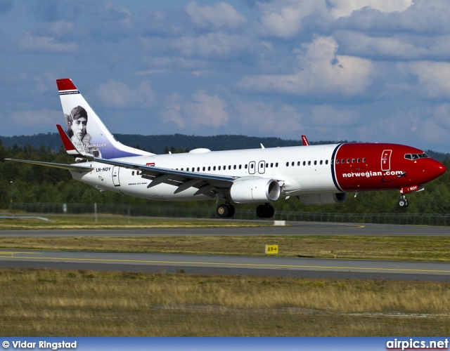 LN-NOY, Boeing 737-800, Norwegian Air Shuttle