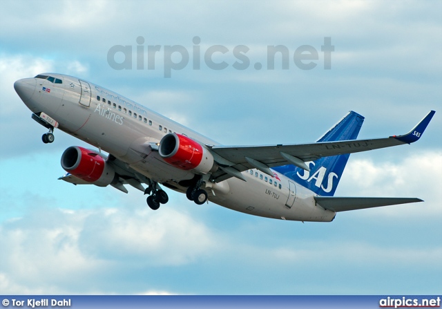 LN-TUJ, Boeing 737-700, Scandinavian Airlines System (SAS)