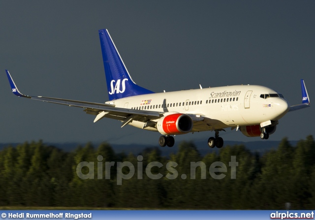 LN-TUJ, Boeing 737-700, Scandinavian Airlines System (SAS)