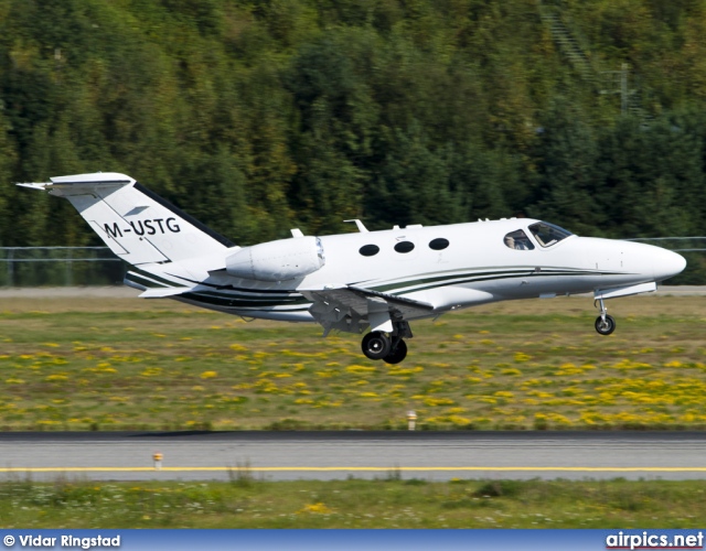 M-USTG, Cessna 510 Citation Mustang, Private