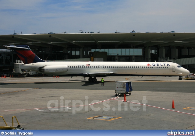 N929DL, McDonnell Douglas MD-88, Delta Air Lines