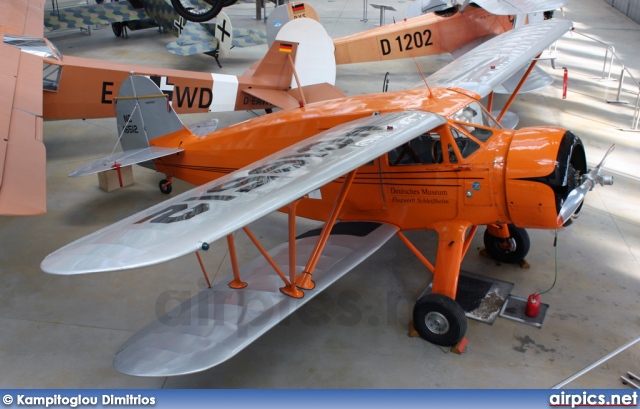 NC16512-34, Waco YKS-6, Deutsches Museum