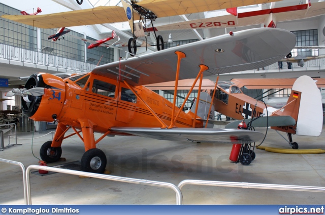 NC16512-34, Waco YKS-6, Deutsches Museum