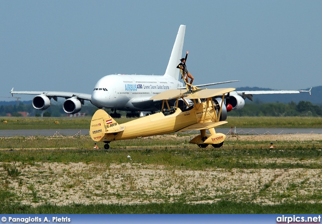 OE-AWW , Boeing-Stearman Model 75 N2S-5 Kaydet, Untitled