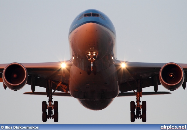 PH-AOH, Airbus A330-200, KLM Royal Dutch Airlines