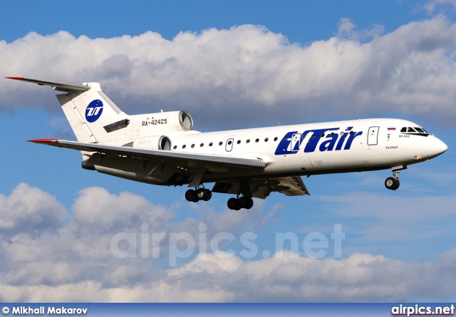 RA-42425, Yakovlev Yak-42-D, UTair