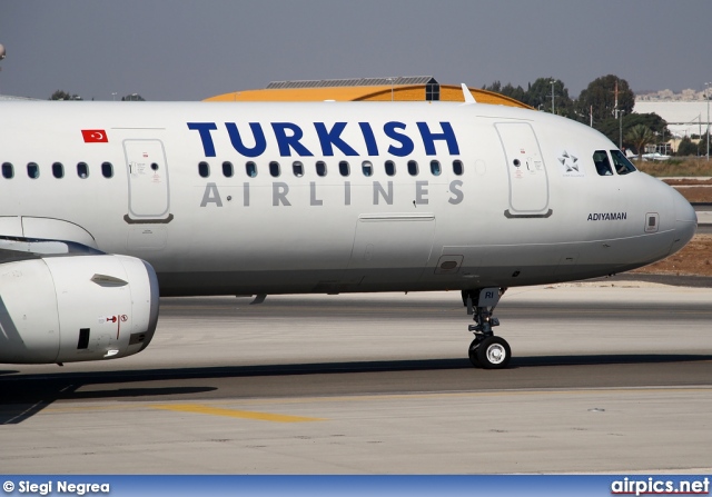 TC-JRI, Airbus A321-200, Turkish Airlines