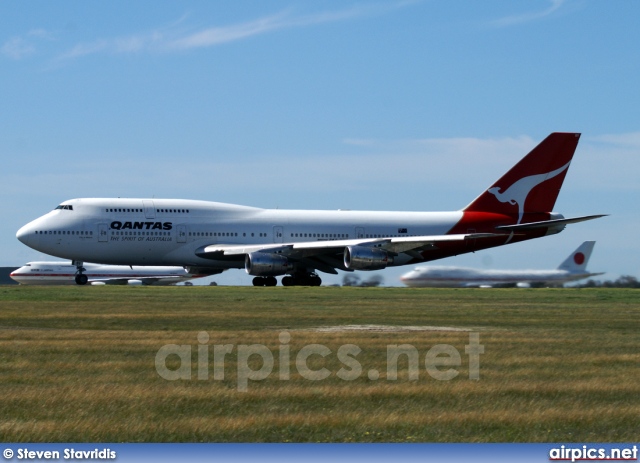 VH-EBY, Boeing 747-300, Qantas