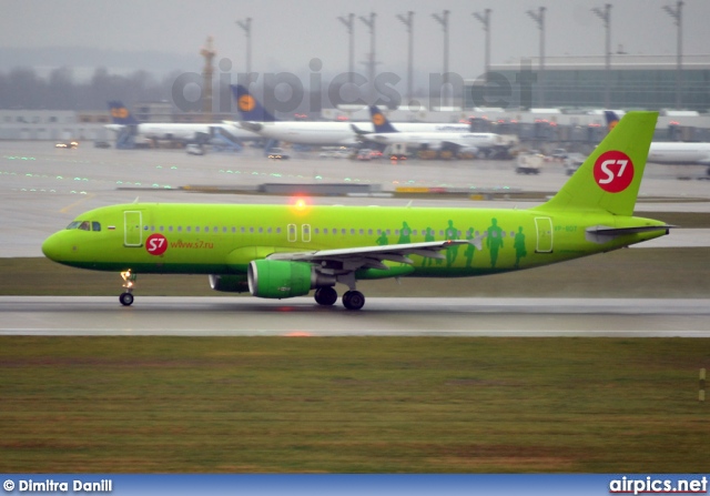 VP-BDT, Airbus A320-200, S7 Siberia Airlines