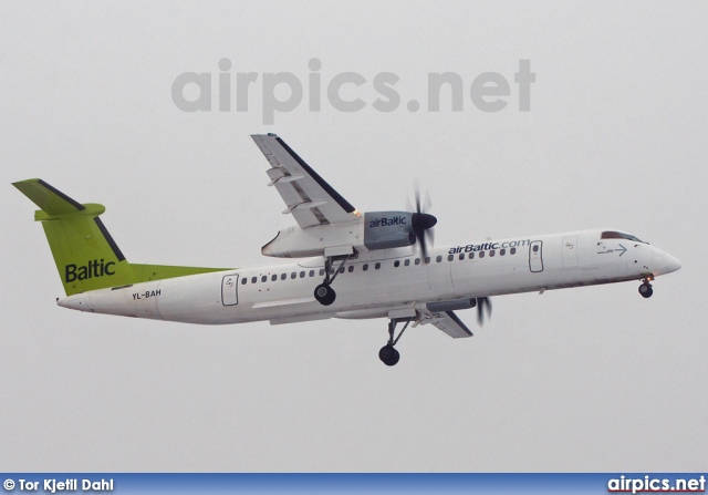 YL-BAH, De Havilland Canada DHC-8-400Q Dash 8, Air Baltic