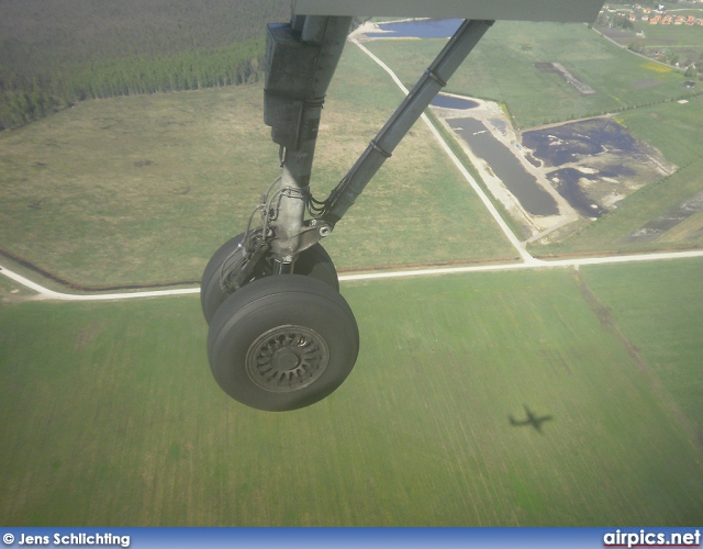 YL-BAH, De Havilland Canada DHC-8-400Q Dash 8, Air Baltic