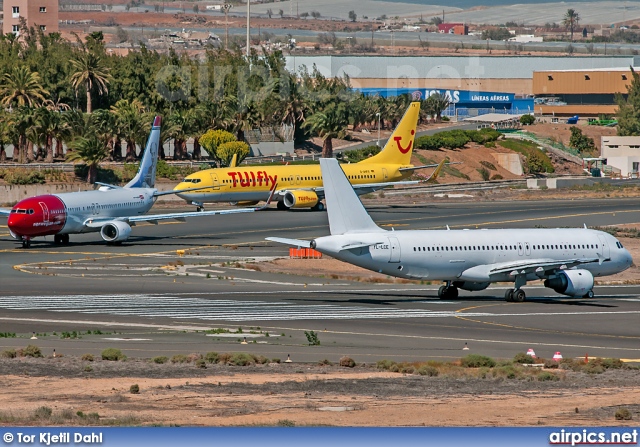 YL-LCE, Airbus A320-200, Smartlynx Airlines