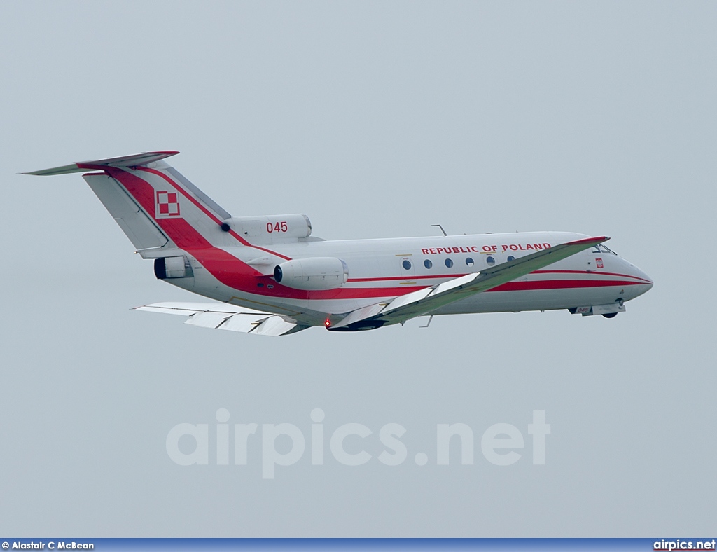 045, Yakovlev Yak-40, Polish Air Force