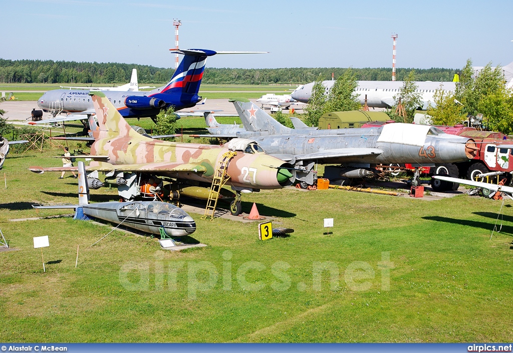 27, Sukhoi Su-7BKL, Russian Air Force