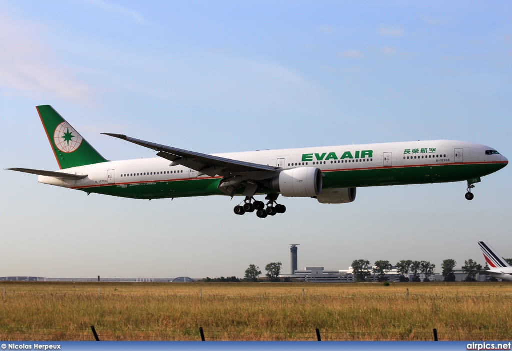 33752, Boeing 777-300ER, EVA Air