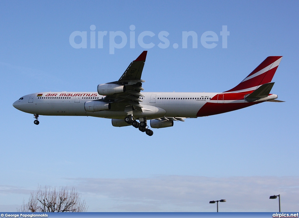 3B-NBJ, Airbus A340-300, Air Mauritius