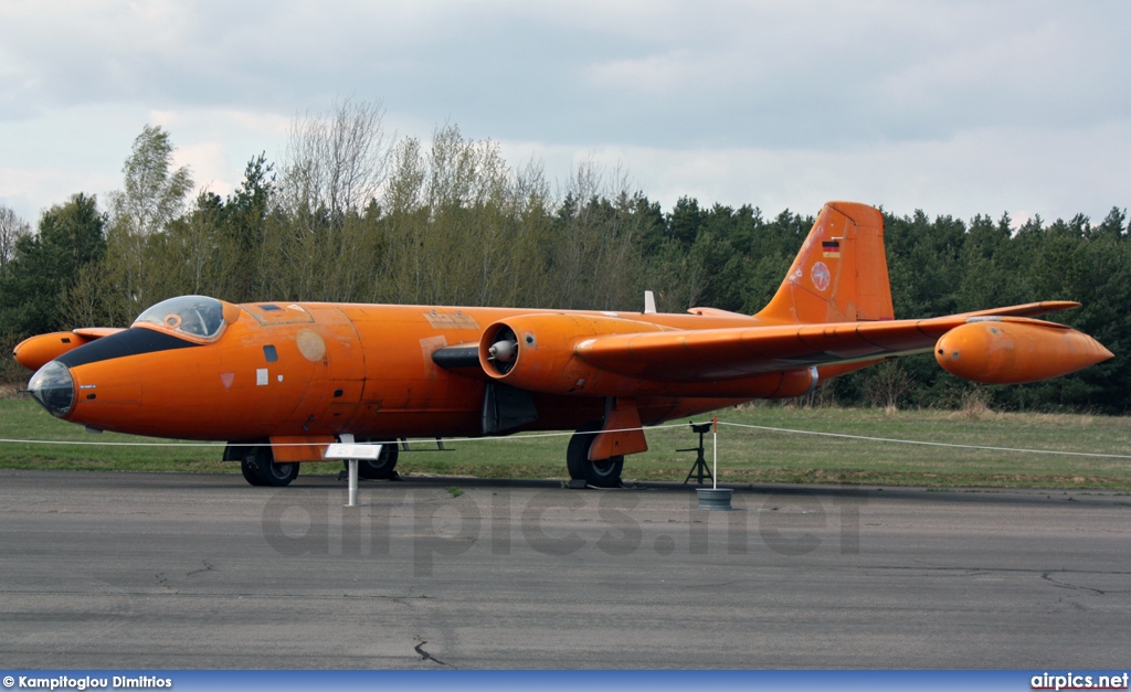 99-35, English Electric Canberra B(TT).2, German Air Force - Luftwaffe