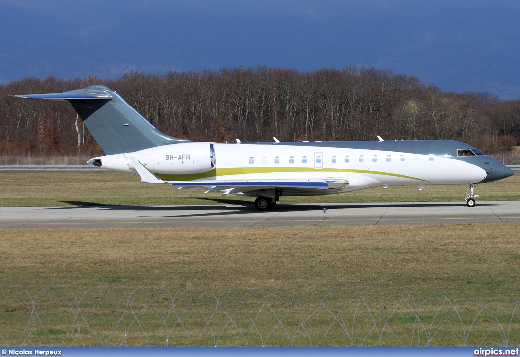 9H-AFR, Bombardier Global 5000, Comlux Aviation