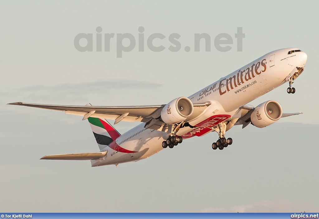 A6-ECL, Boeing 777-300ER, Emirates