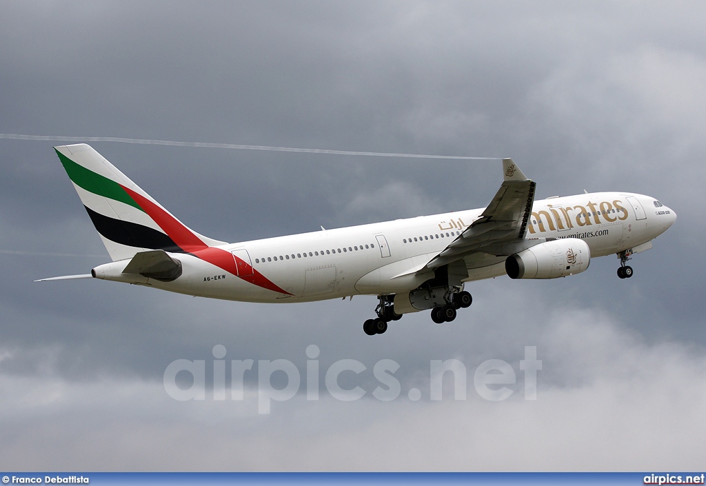 A6-EKW, Airbus A330-200, Emirates