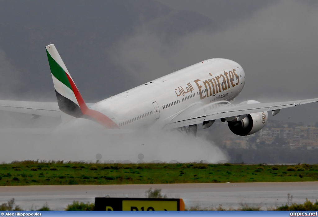 A6-EWI, Boeing 777-200LR, Emirates