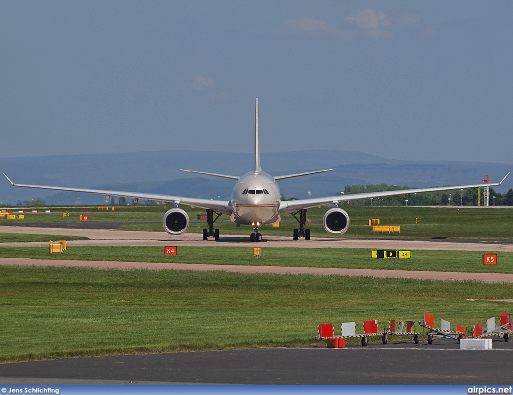 A6-EYO, Airbus A330-200, Etihad Airways
