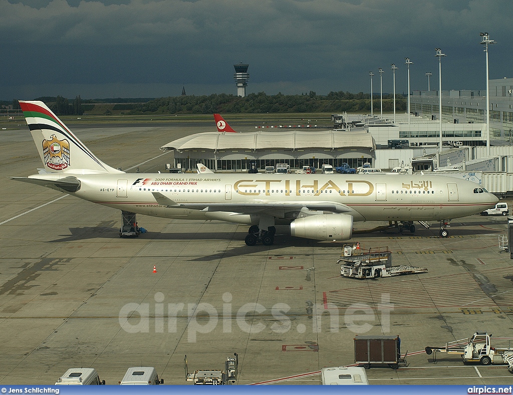 A6-EYP, Airbus A330-200, Etihad Airways