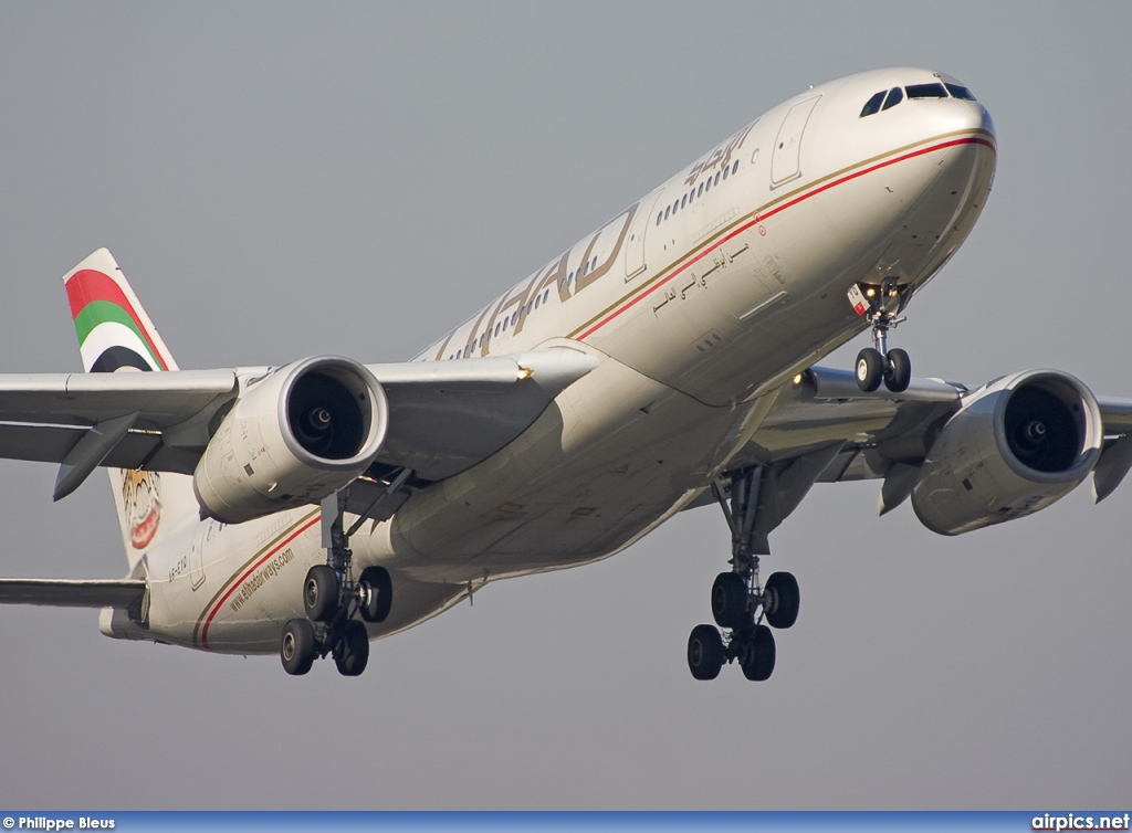 A6-EYQ, Airbus A330-200, Etihad Airways