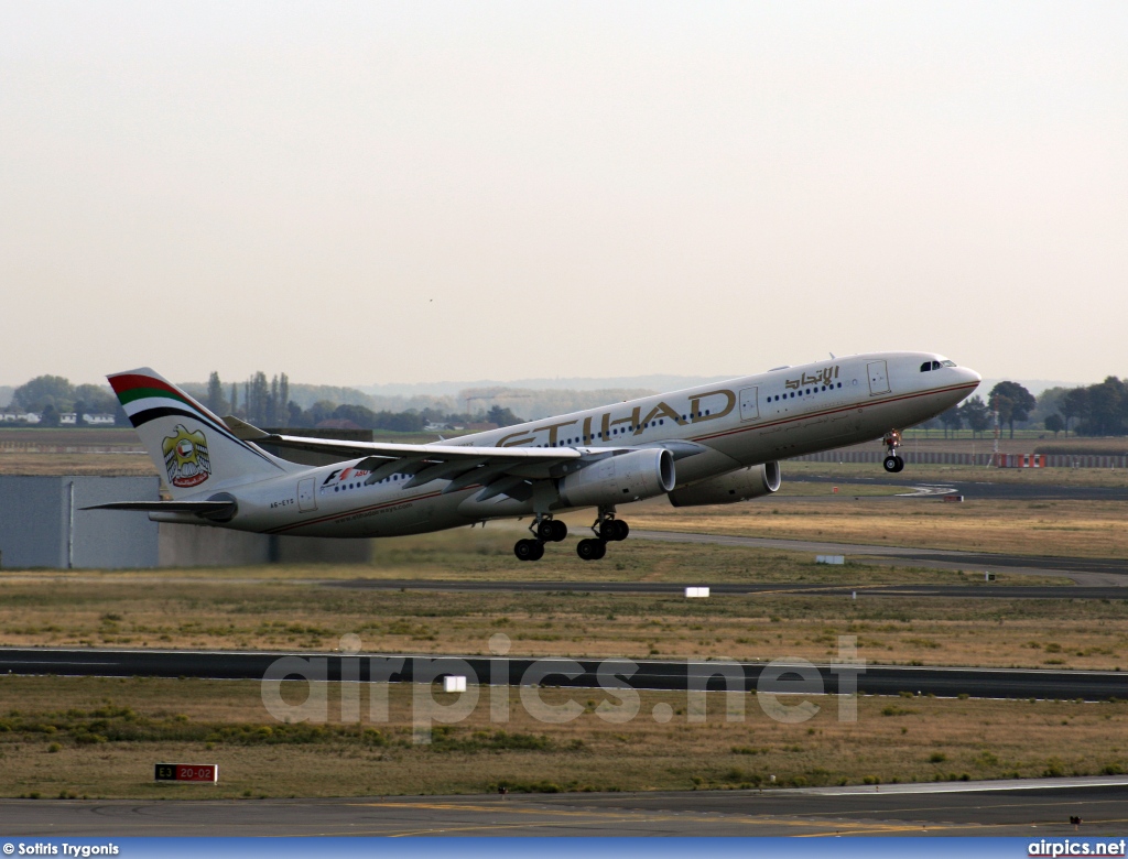 A6-EYS, Airbus A330-200, Etihad Airways