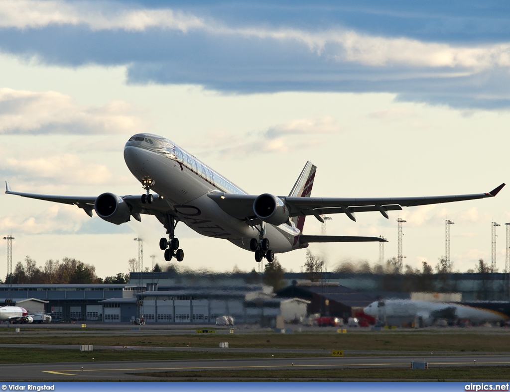 A7-ACI, Airbus A330-200, Qatar Airways