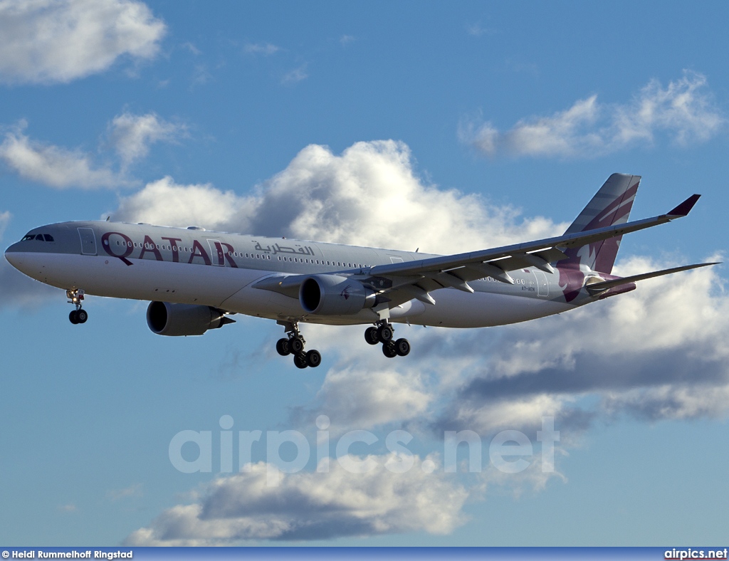 A7-AEN, Airbus A330-300, Qatar Airways