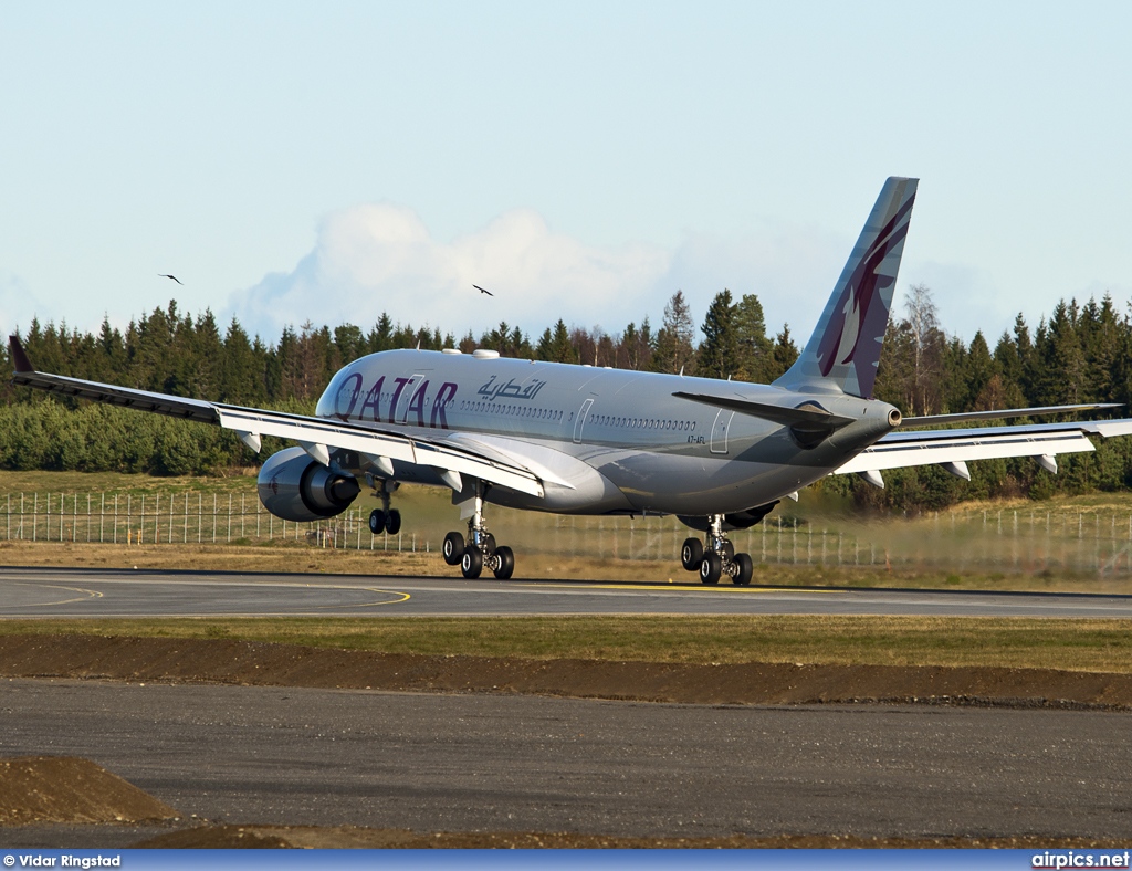 A7-AFL, Airbus A330-200, Qatar Airways