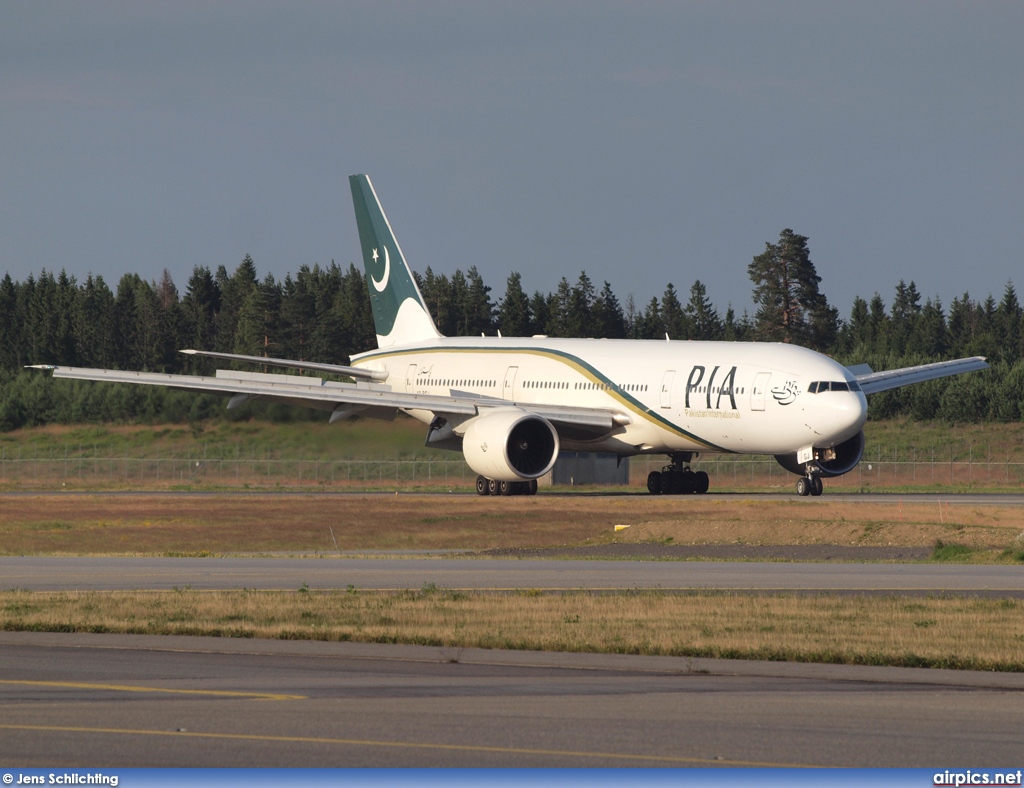 AP-BGJ, Boeing 777-200ER, Pakistan International Airlines (PIA)