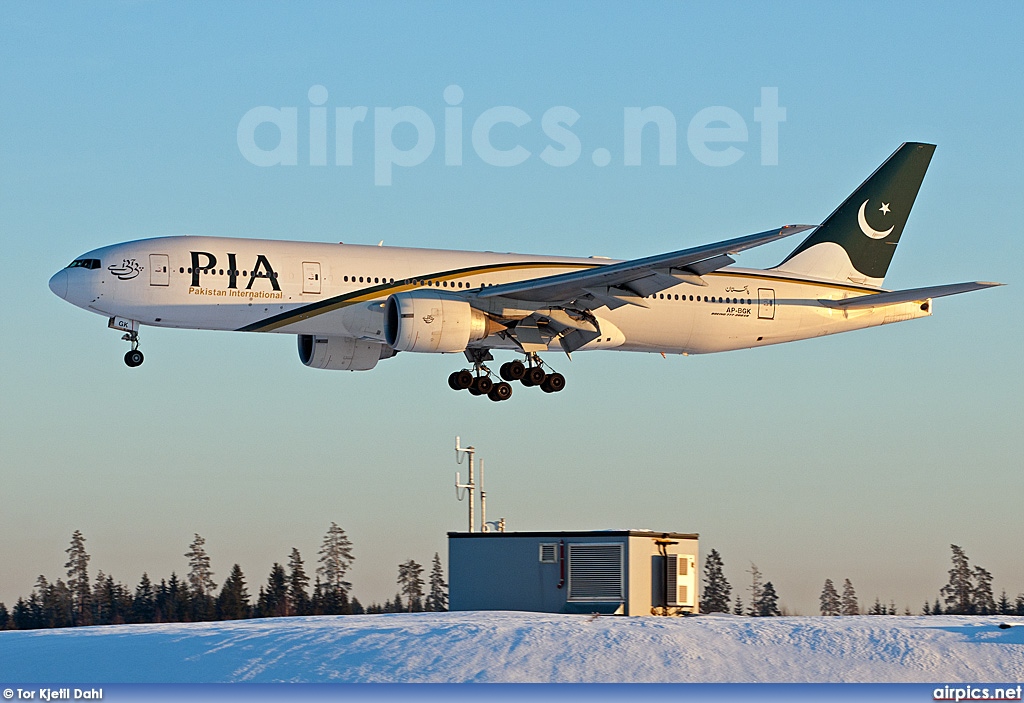 AP-BGK, Boeing 777-200ER, Pakistan International Airlines (PIA)