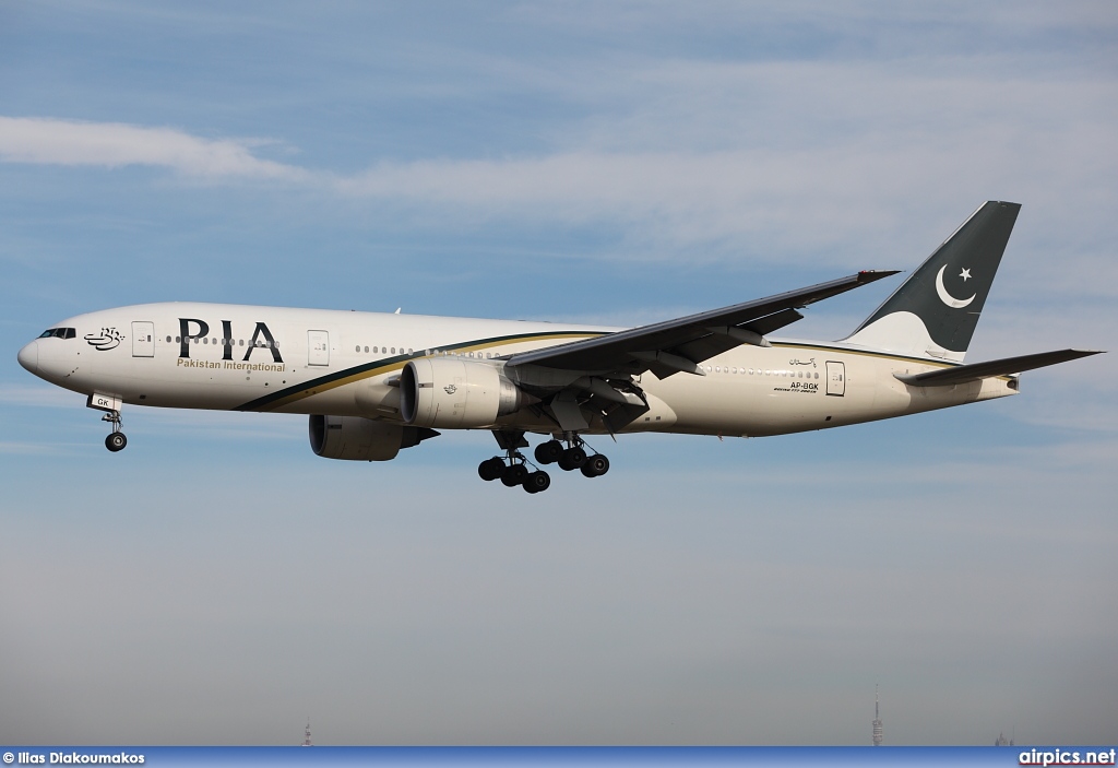 AP-BGK, Boeing 777-200ER, Pakistan International Airlines (PIA)