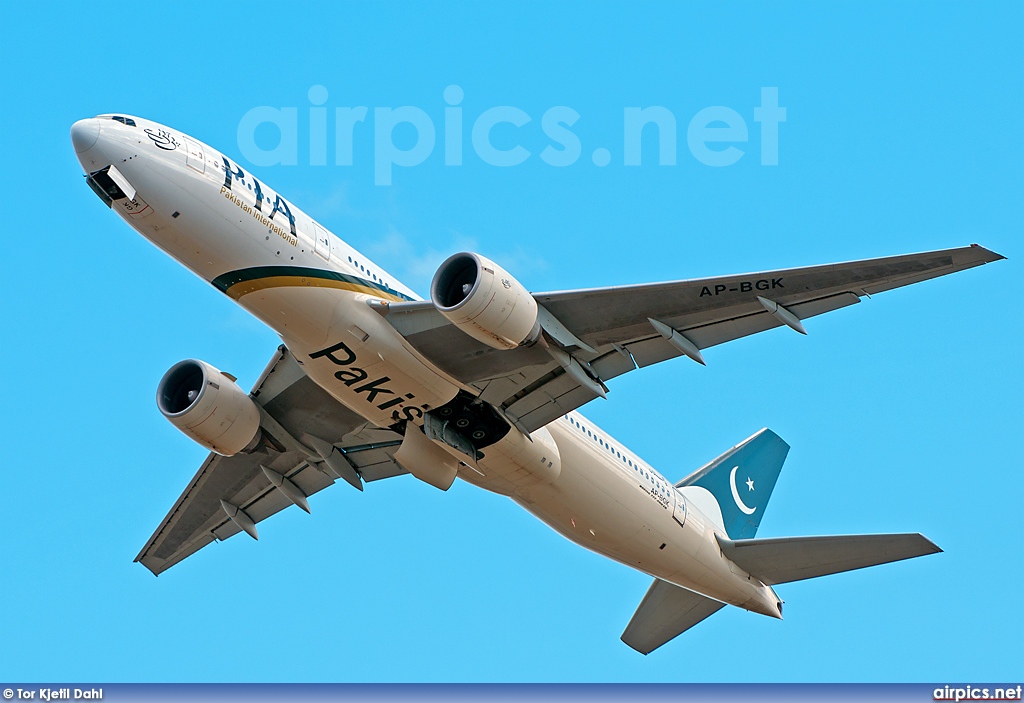 AP-BGK, Boeing 777-200ER, Pakistan International Airlines (PIA)