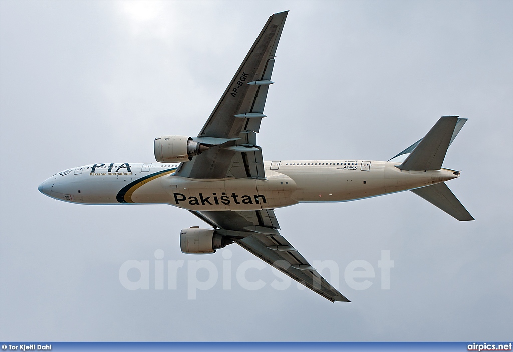 AP-BGK, Boeing 777-200ER, Pakistan International Airlines (PIA)