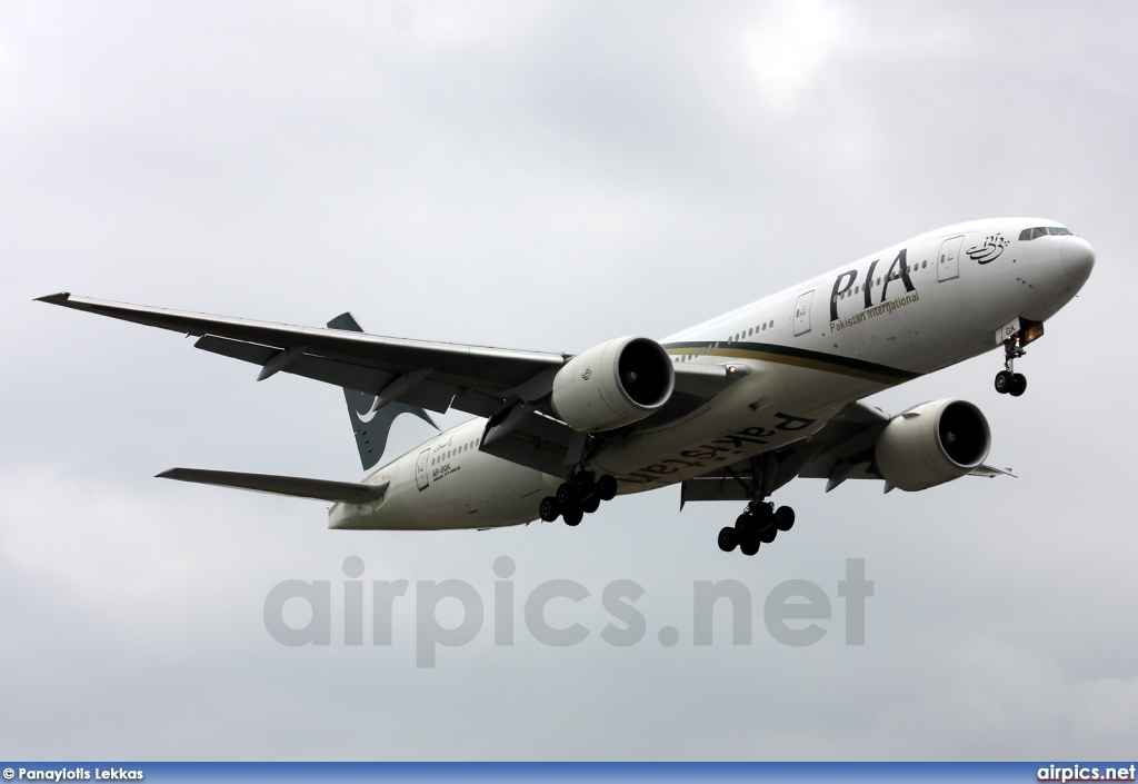 AP-BGK, Boeing 777-200ER, Pakistan International Airlines (PIA)