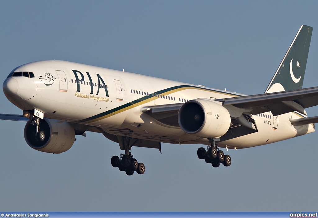 AP-BGL, Boeing 777-200ER, Pakistan International Airlines (PIA)