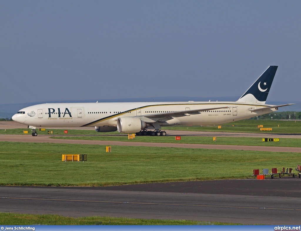 AP-BHV, Boeing 777-300ER, Pakistan International Airlines (PIA)