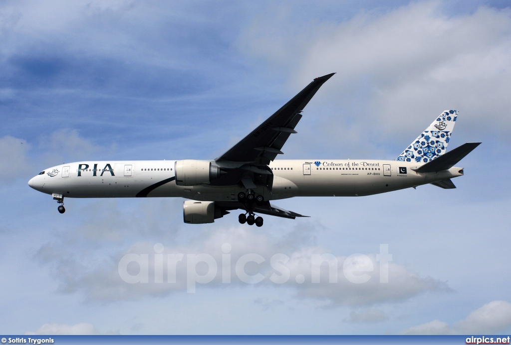 AP-BHV, Boeing 777-300ER, Pakistan International Airlines (PIA)