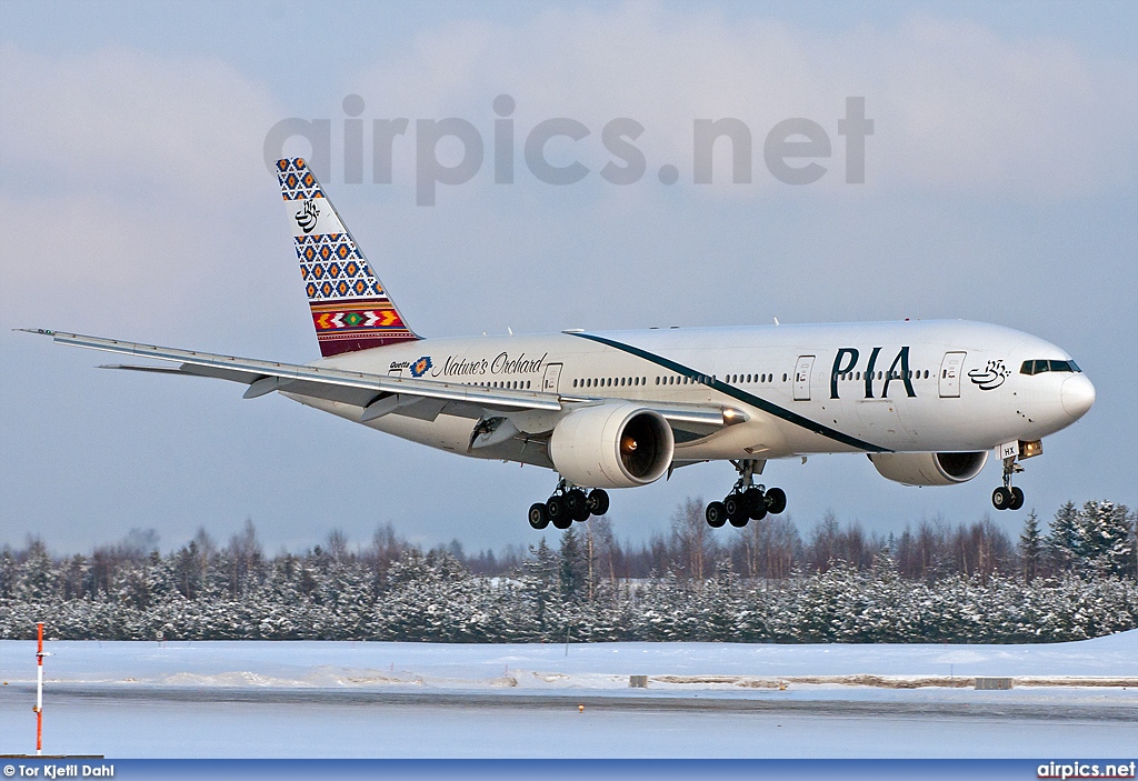 AP-BHX, Boeing 777-200ER, Pakistan International Airlines (PIA)