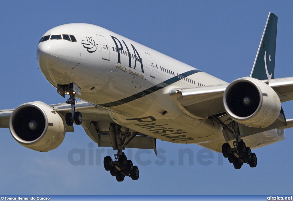 AP-BHX, Boeing 777-200ER, Pakistan International Airlines (PIA)