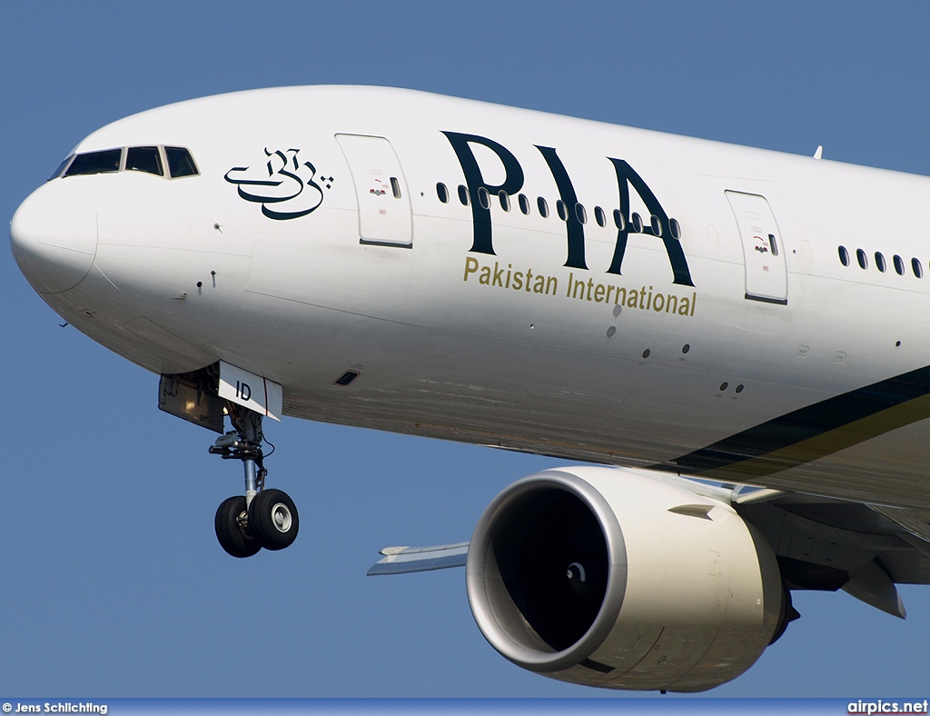 AP-BID, Boeing 777-300ER, Pakistan International Airlines (PIA)