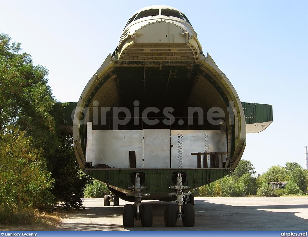 Antonov An-225 Mriya, Antonov