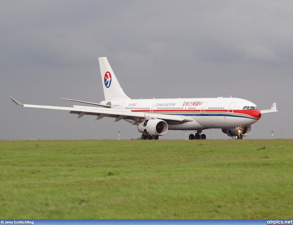 B-5902, Airbus A330-200, China Eastern