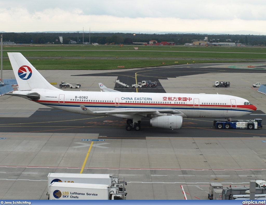 B-6082, Airbus A330-200, China Eastern