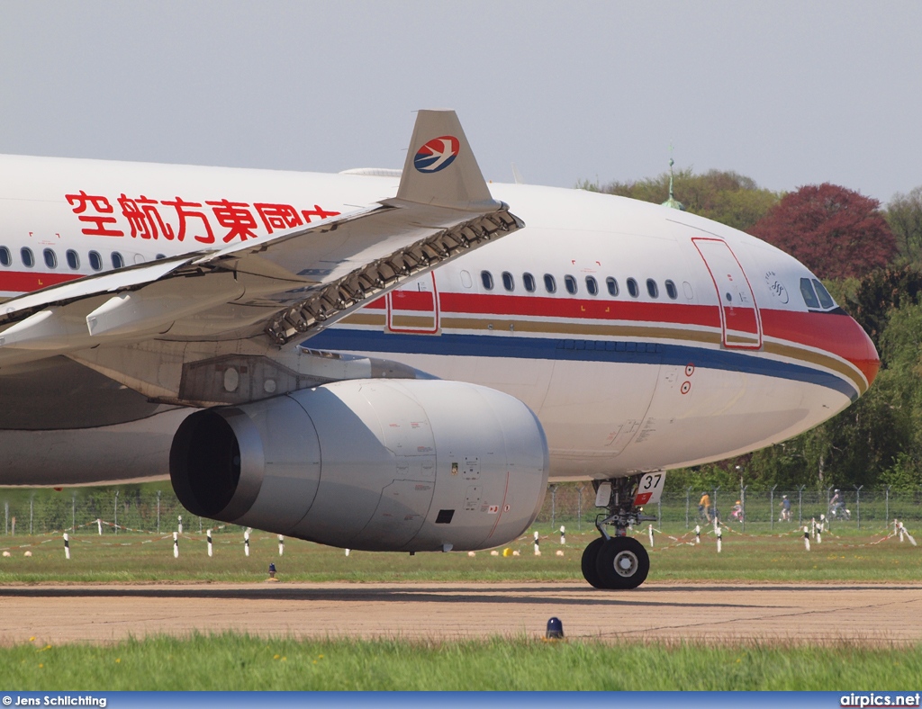 B-6537, Airbus A330-200, China Eastern