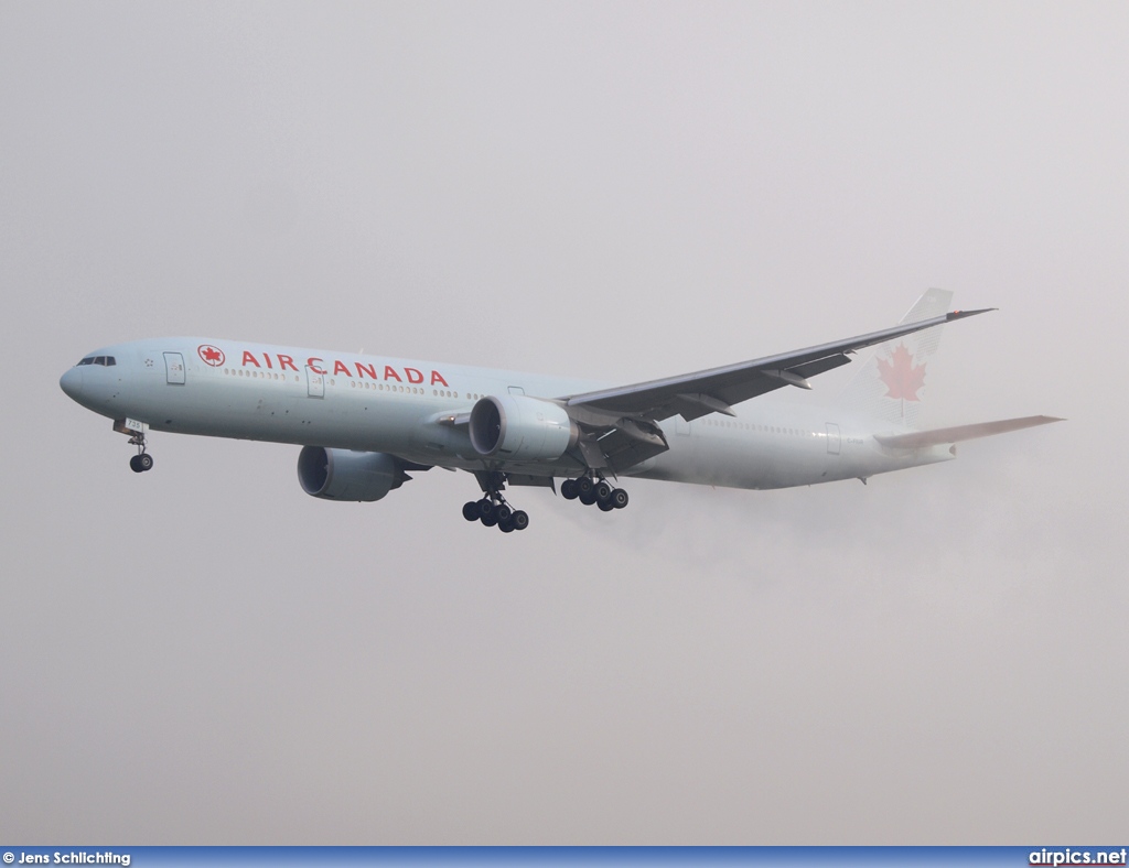 C-FIUR, Boeing 777-300ER, Air Canada