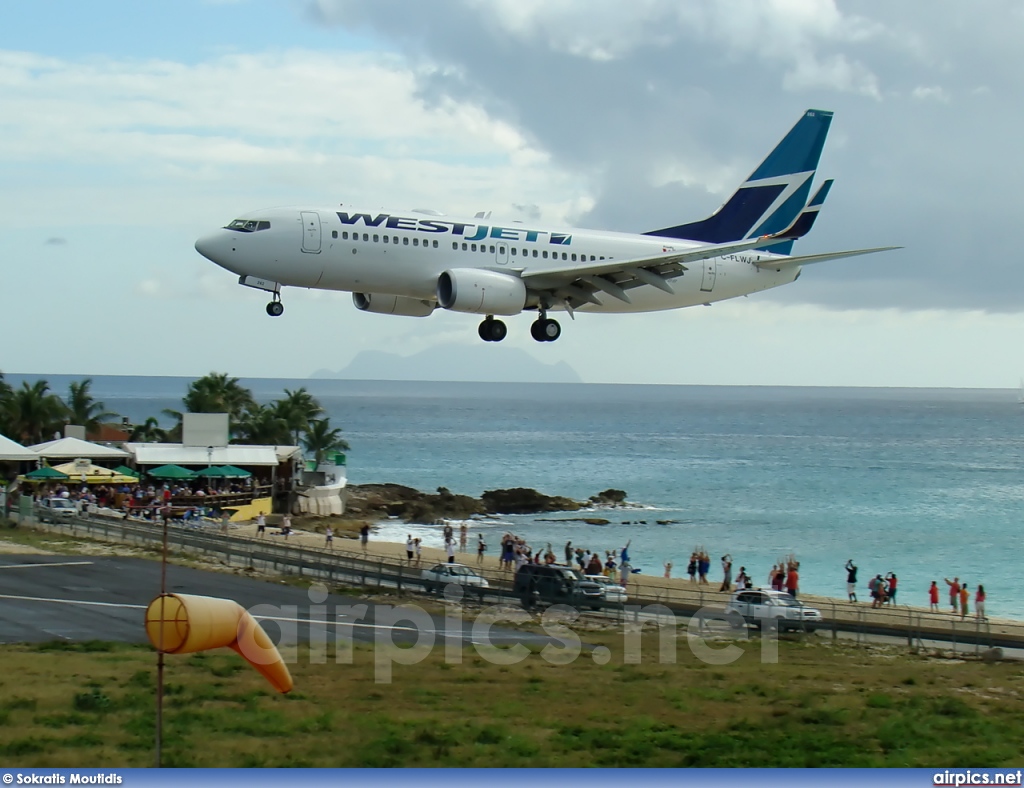 C-FLWJ, Boeing 737-700, WestJet